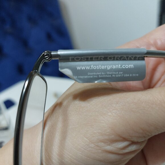 Foster Grant MicroVision Compact Reading Glasses FOLDING INTO MINI  1.25 Power - Picture 4 of 16